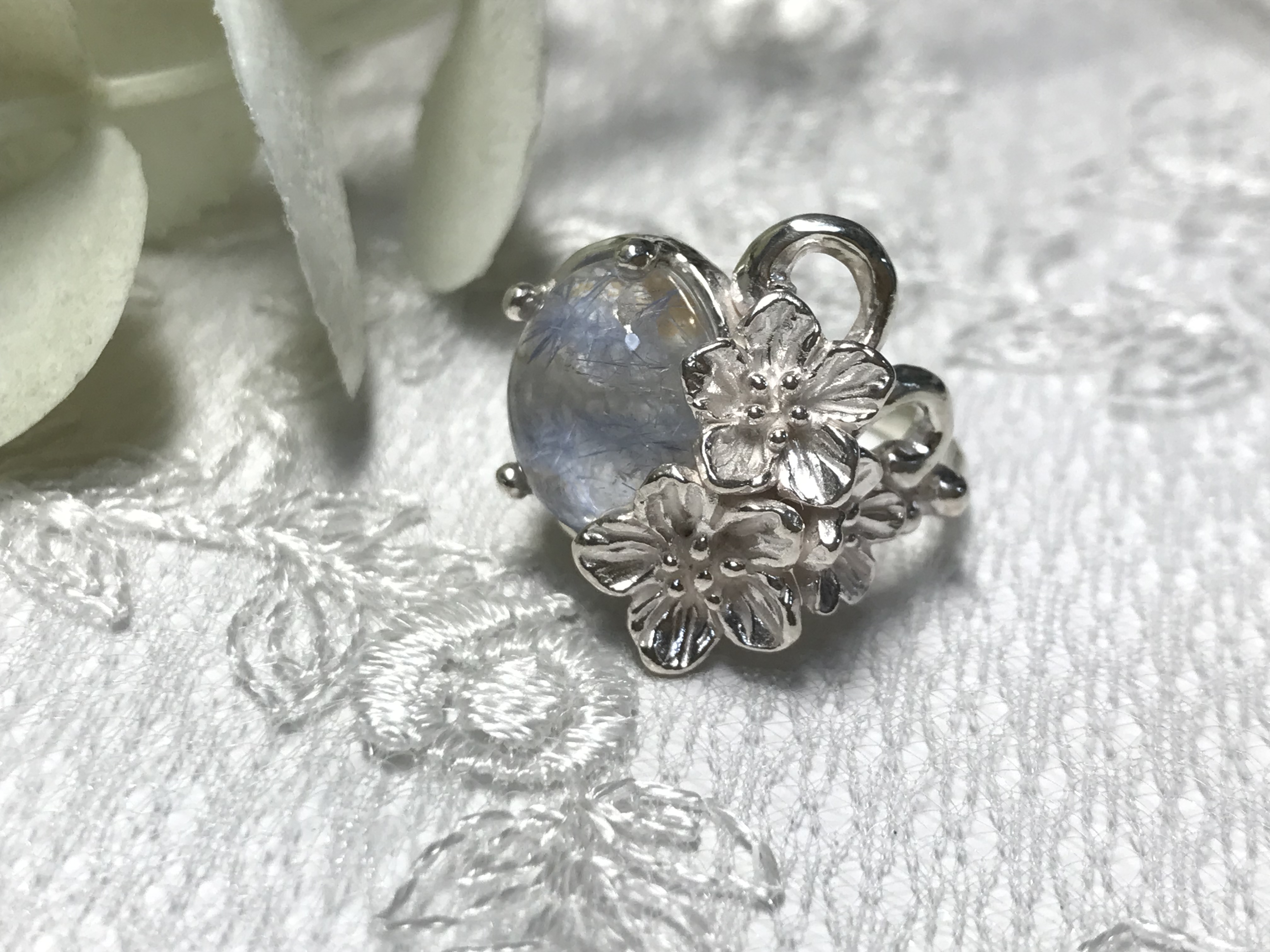 EggnWorks Museum エッグンワークス ミュージアム デュモルティエライトinクォーツとデルフィニウムのシルバーリ