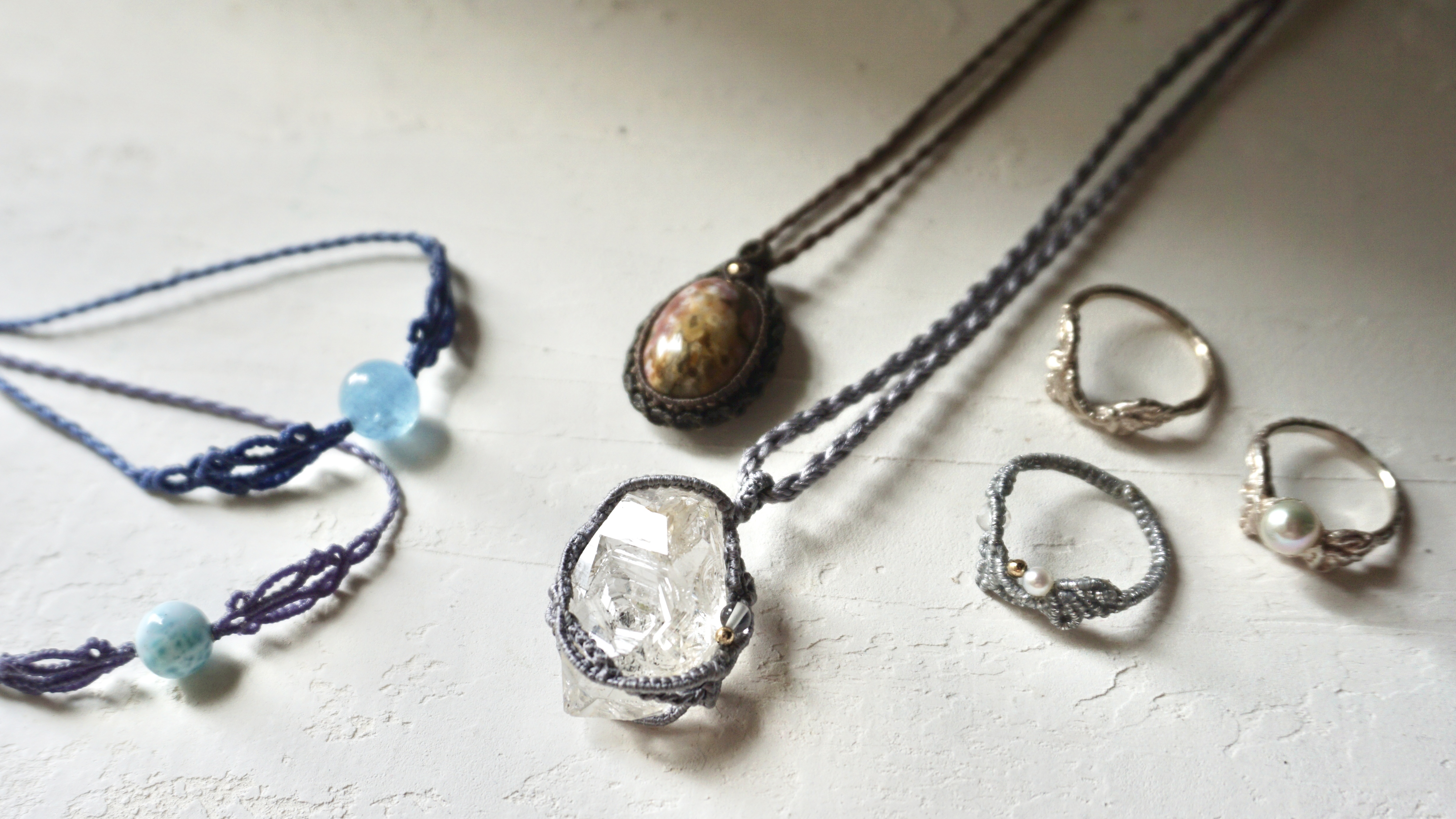 EggnWorks Museum エッグンワークス ミュージアム セレスタイトの紐編みネックレスupala