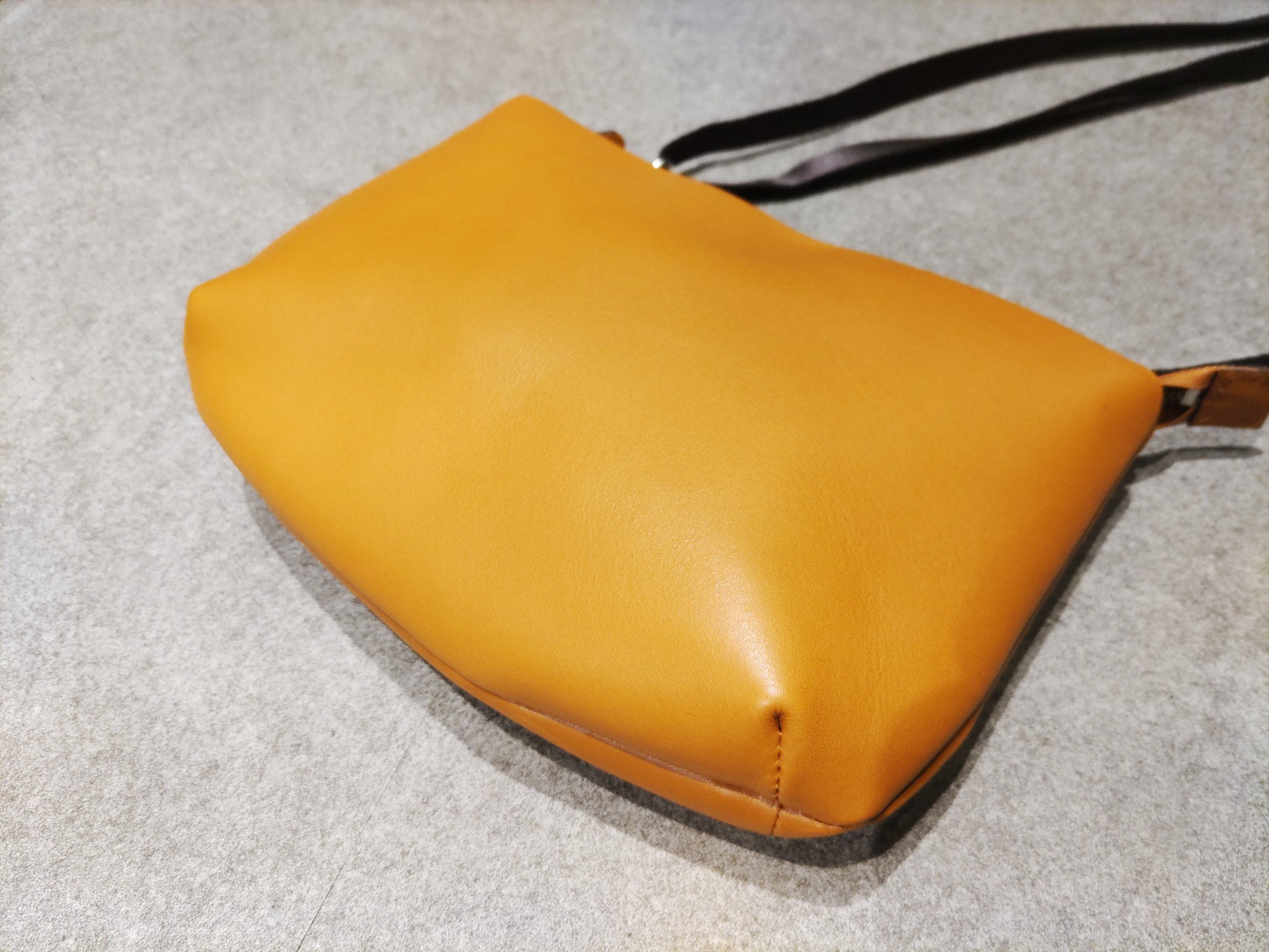 EggnWorks Museum エッグンワークス ミュージアム ナッツサコッシュ