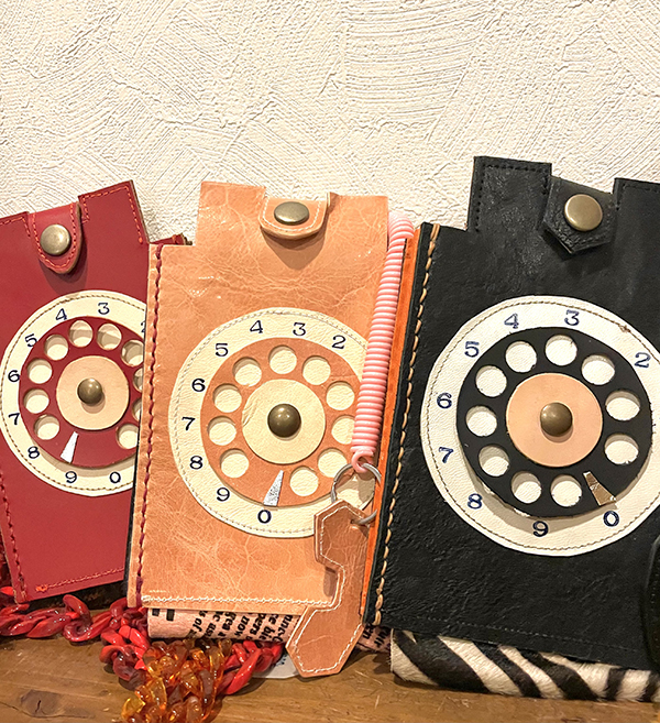 EggnWorks Museum エッグンワークス ミュージアム ダイヤル電話のスマホショルダー