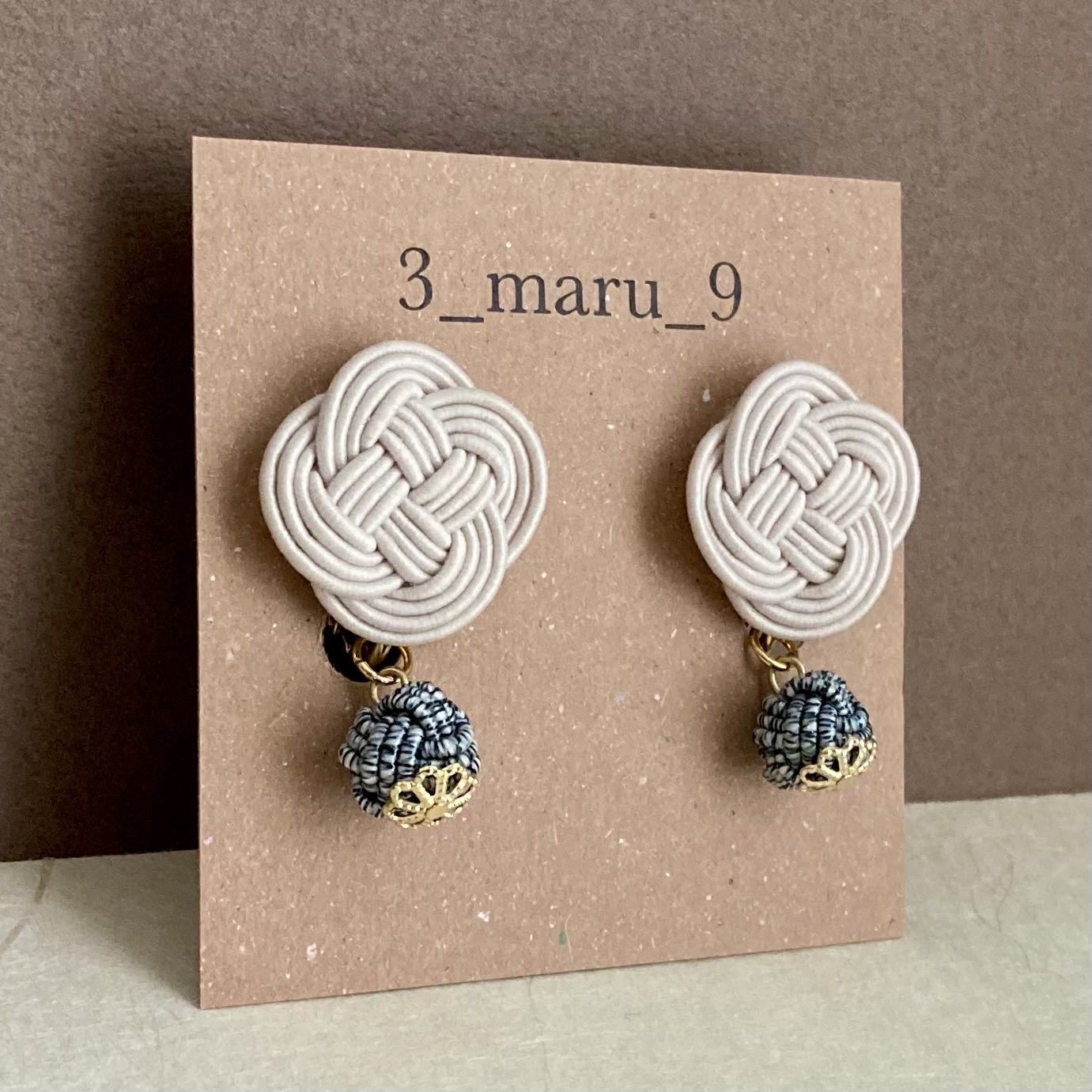 EggnWorks Museum エッグンワークス ミュージアム 菜の花結びとゆらゆら揺れるあわじ玉の水引イヤリング