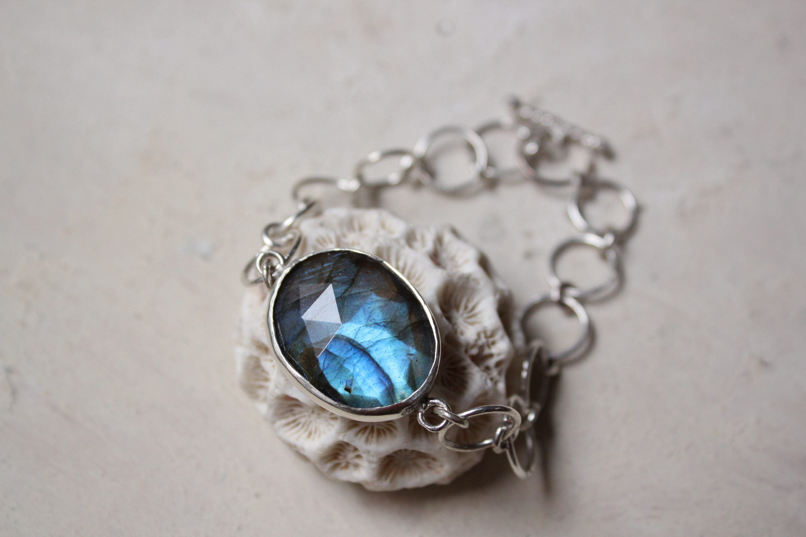 ツクルヒトタチ博in京都文化博物館2025 EggnWorks Museum エッグンワークス ミュージアム ラブラドライトのブレスレットアジュールジュエリー