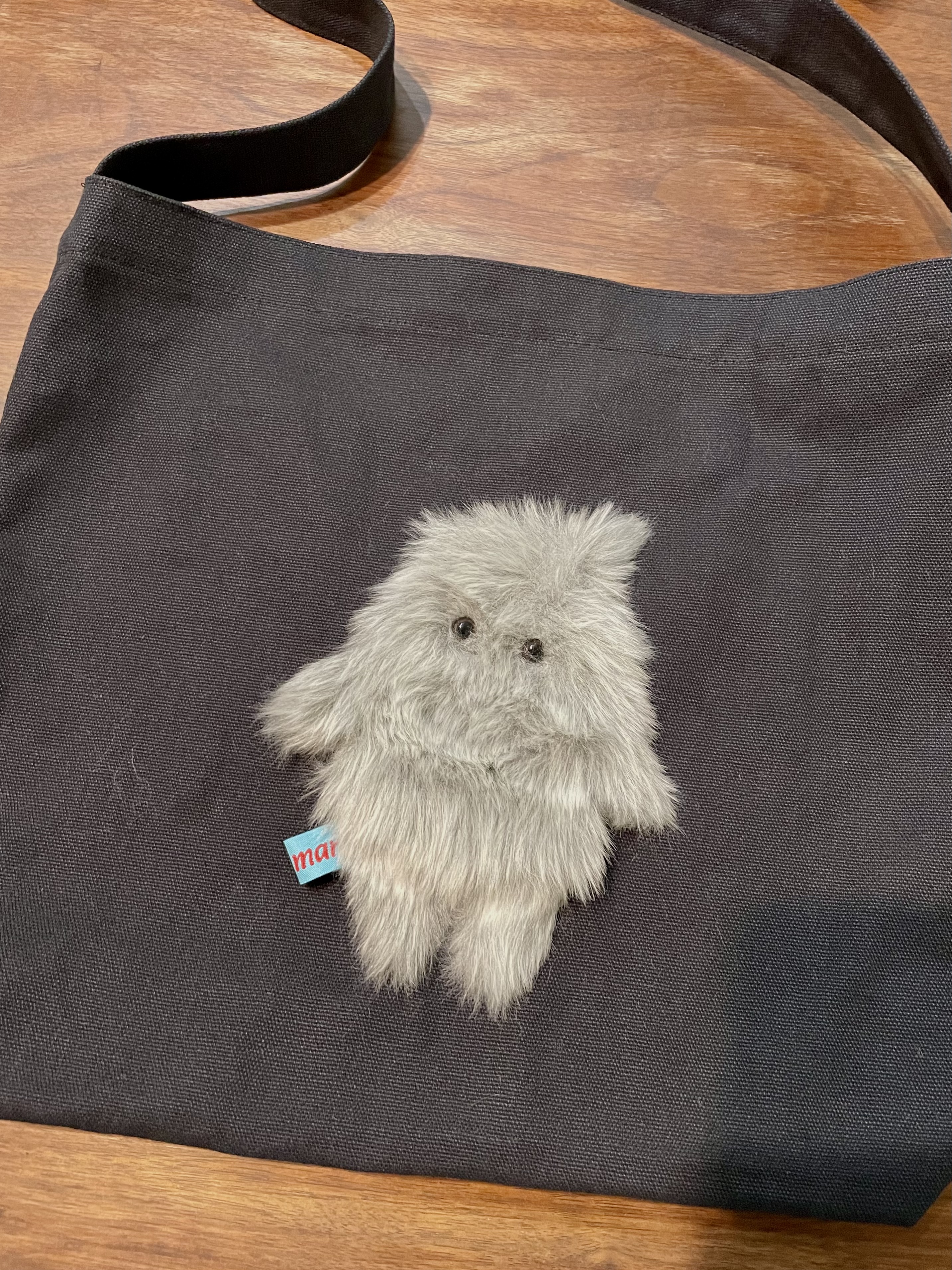 EGGNWORKS エッグンワークス ツクルヒトタチ ぬいぐるみキーホルダーや、キャラクターが立体でが縫い付けられたバッグなどをハンドメイド製作で販売予定です。
キャラクタープリントTシャツ、アクリルキーホルダーも販売予定です。　bed head yeti TERA by mardi