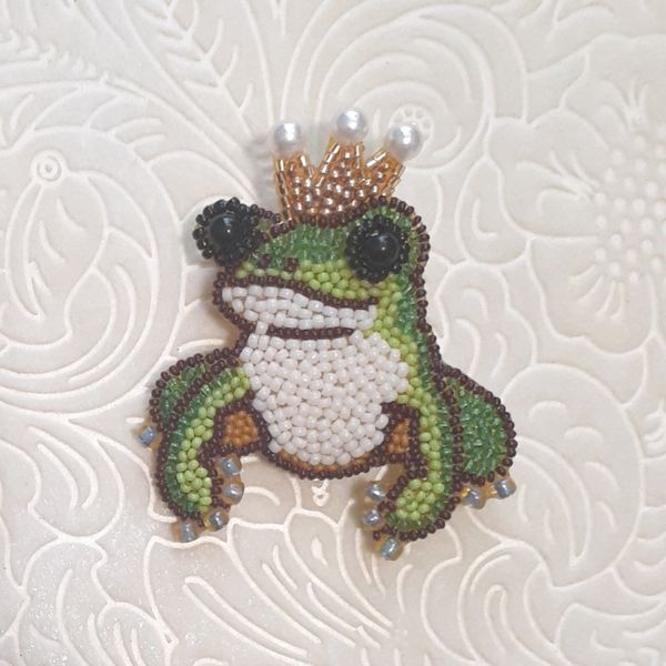 EggnWorks Museum エッグンワークス ミュージアム かえるの王子さまのブローチ＊オートクチュールビーズ刺繍