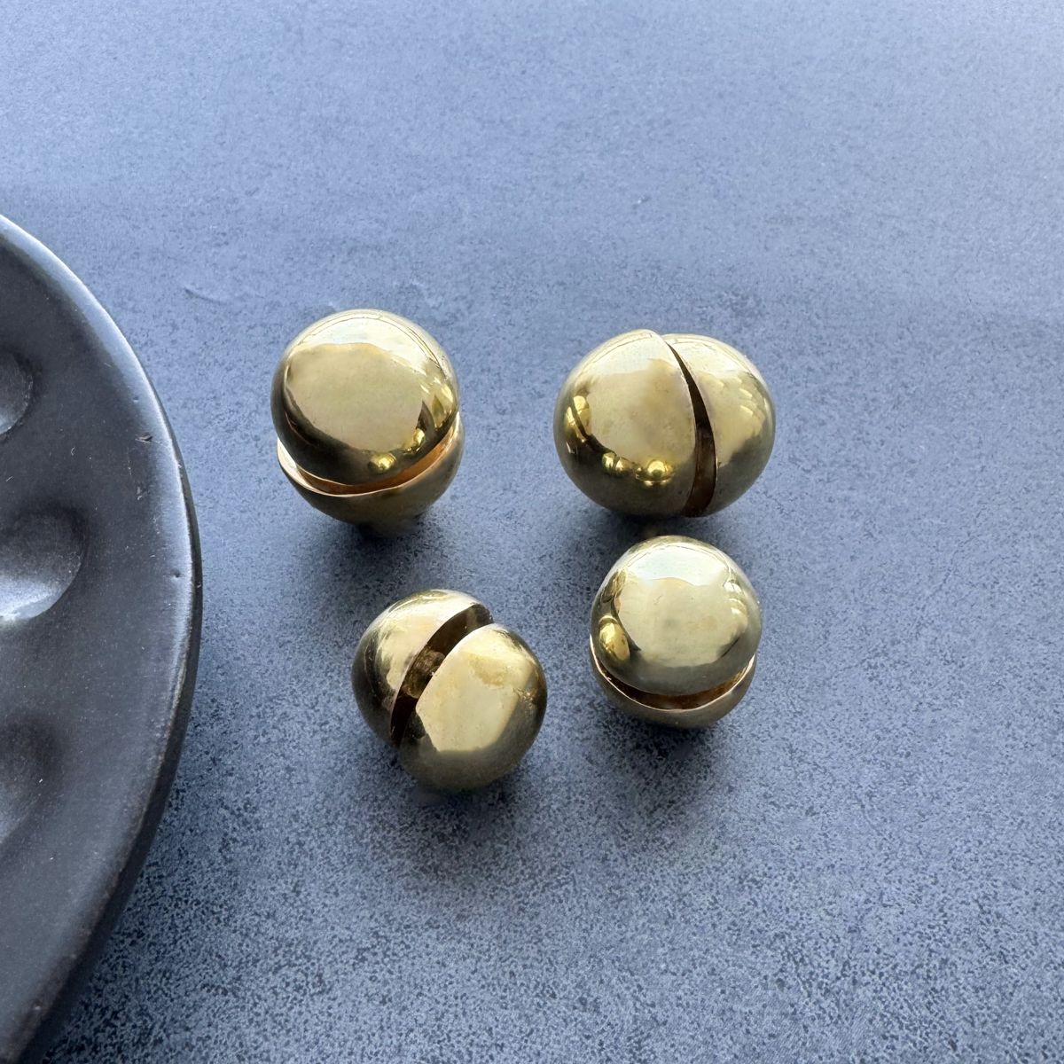 EggnWorks Museum エッグンワークス ミュージアム 球体ピアス