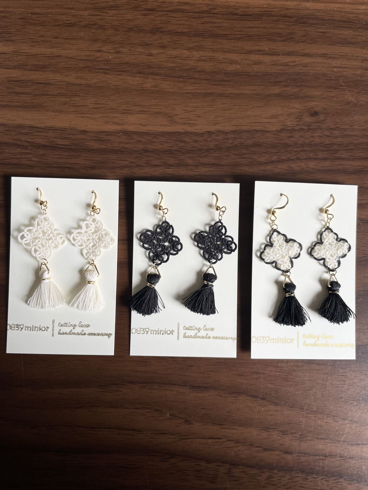 EGGNWORKS エッグンワークス ツクルヒトタチ博 タッセルのイヤリング・ピアス 0839miniorはちさんきゅーみにあ