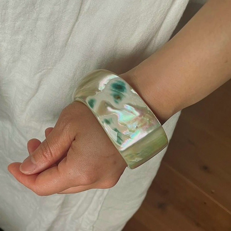 EggnWorks Museum エッグンワークス ミュージアム 夜光貝バングル